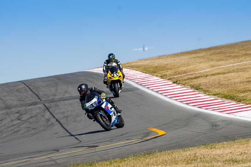 donington no limits trackday;donington park photographs;donington trackday photographs;no limits trackdays;peter wileman photography;trackday digital images;trackday photos